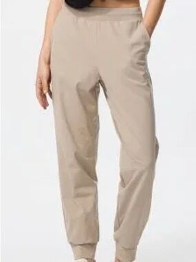 Uniqlo AirIsim Women's Casual Drawstring Jogger stretch Pants - Beige
